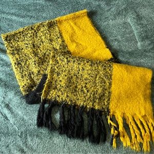 Oversized Blanket Scarf - yellow and black plaid (Acrylic)
